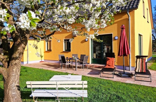 Luckow Apartment | House under the oaks, apartment for 5 persons - Haus unter den Eichen
