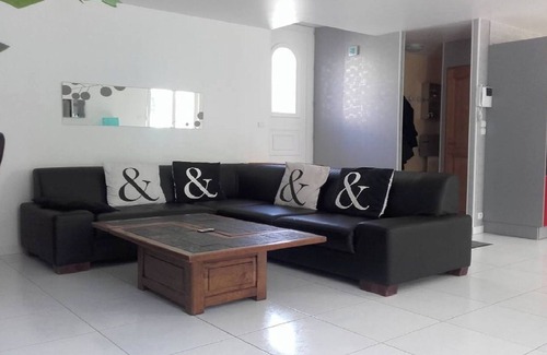Nouzonville House | House veranda with Jacuzzi