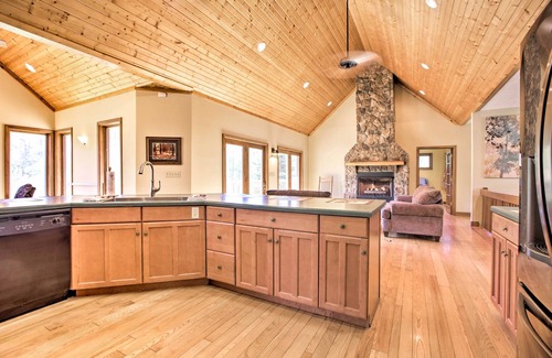 Snowshoe House | House w/Deck, Fire Pit - 15 Mins to Snowshoe!