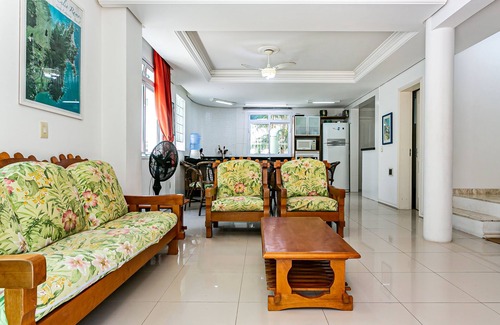 Governador Celso Ramos House | House well furnished, everything new, pool, barbecue.