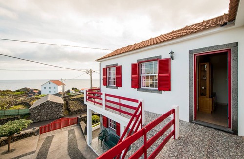 Calheta de Nesquim House | House with sea view, Pico Island, Azores MyStay