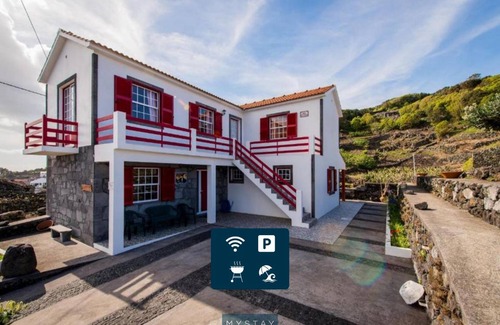 Calheta de Nesquim House | House with sea view, Pico Island, Azores MyStay