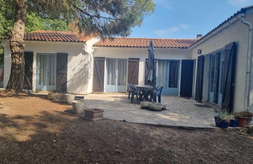 Boyardville House | House with large garden in an oyster farming site close to the beach and the golf course.