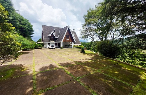 Campos do Jordao House | House with 05 Suites - High Mountain, Beautiful View, Nature and Tranquility