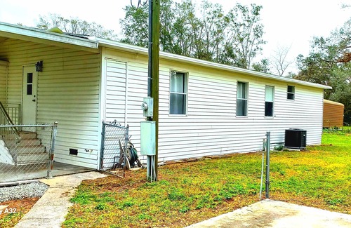 Wesley Chapel House | House with 3-bedroom 2 Bath on one acre of land in wonderful Wesley Chapel