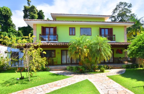 Portal das Artes House | House with 3 suites, swimming pool in a residential neighborhood, up to 7 people