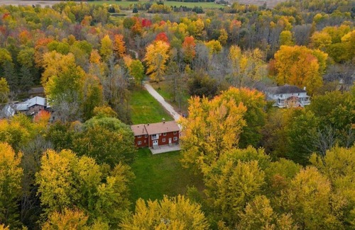 Beeton House | House with 4.5 bedrooms,10 Acres of forest creek and trails, lots of parking