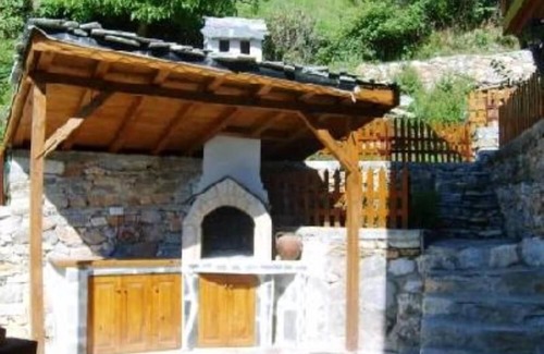 Delchevo House | House with a garden in an authentic mountain village