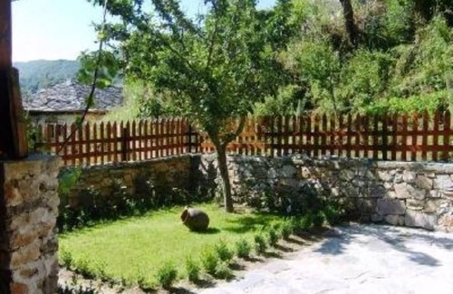 Delchevo House | House with a garden in an authentic mountain village