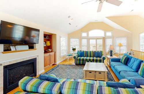 Ocean Isle Estates House | House with AC, fireplace, & private hot tub