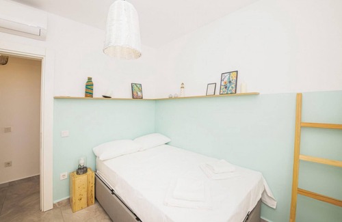 Bodrum City Center Apartment | House with Balcony 1 Min to Beach in Bodrum
