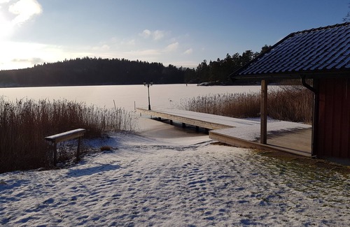 Lilla Edet O House | House with beautiful lake wive, boat can be rented.