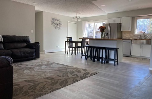 Eagle River House | House with beautiful mountain views