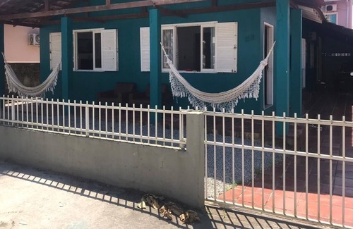 Enseada House | House with AR 300 and 500m from the beach