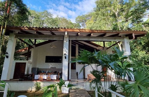 Barrio Ricos y Famosos House | House with pool among trees and with sea view!
