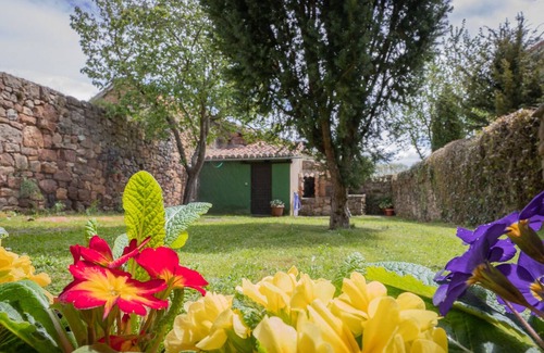 Salinas de Pisuerga Cottage | House with garden and barbecue, ideal for families with pets.