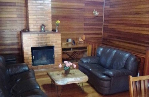 Monte Verde House | House with fireplace and game room