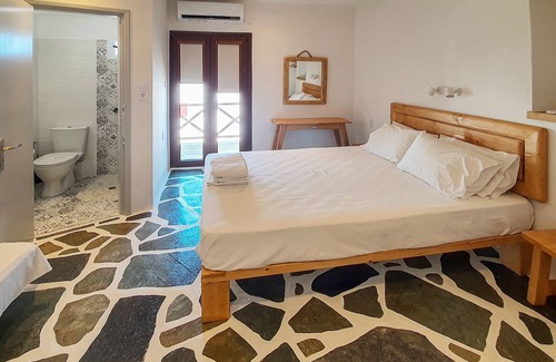 Galissas Apartment | House with friendly atmosphere and sea and sun set view close to a sundy beach