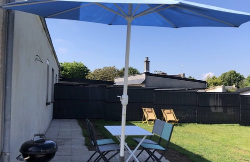 Ploneour-Lanvern House | House with garden and private parking