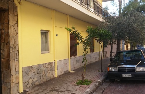 Keratsinion House | House with garage at Keratsini close to port of Piraeus and Park Selepitsari