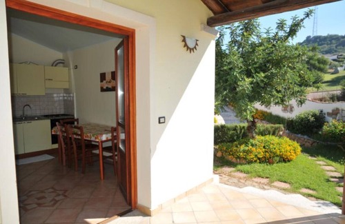 Arbatax Apartment | House with garden and porch 100 meters from the sea, free and equipped beach