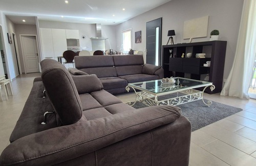 Luzech House | House with garden and pool in a quiet, Midi-Pyrenees, Lot, France