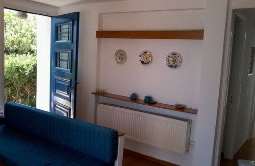 Rafina-Pikermi House | House With Garden And Sea View