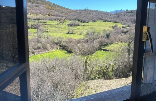 Puente Nuevo Cottage | House with garden in Picos de Europa (13 beds)