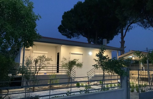 Loutraki House | House with Garden, Sea and Mountain View