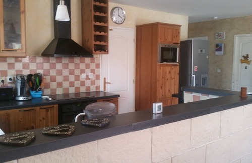 Izon House | House with heated pool, 3 bedrooms; 20 km from Bordeaux