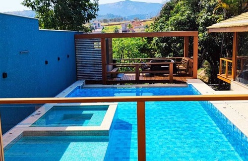 Jardim Estancia Brasil House | House with heated pool in condominium overlooking Pedra Grande