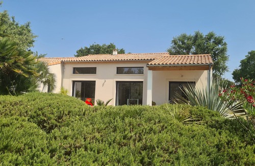 Grignan Villa | House with heated pool in Grignan