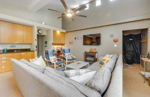 Seaside House | House with Hot Tub and Deck - Walk to Seaside Beach!