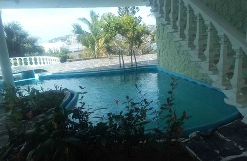 Caleta House | House with incredible ocean view and pool