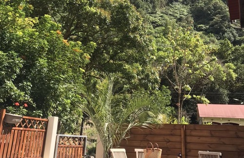 Bras-Panon House | House with jacuzzi on a riverside site and surrounded by mountains