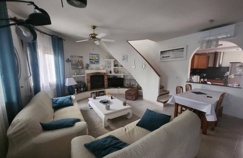 Les Tres Cales Ski Chalet | House with large private pool Ametlla de Mar
