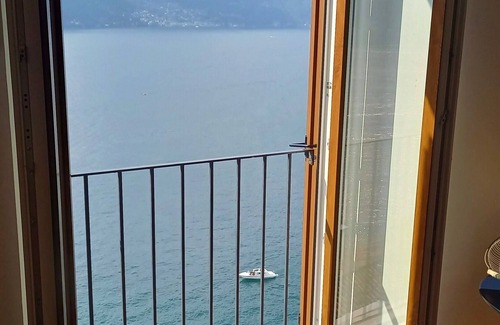 Nesso House | House with lake view in Nesso