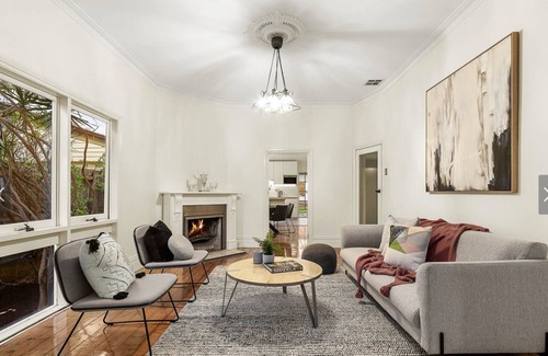 Cheltenham House | House with Large Garden and Backyard Studio