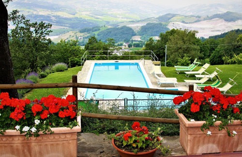 Carpineti Villa | HOUSE WITH LARGE GARDEN AND PRIVATE POOL