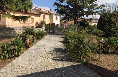 Paganica House | House with large garden