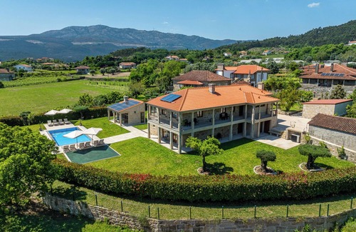 Cossourado Cottage | House with pool and garden in Ponte de Lima