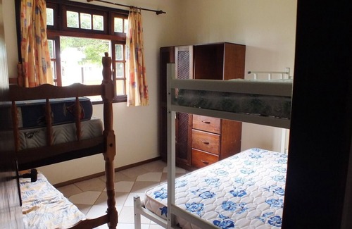 Praia da Armacao do Itapocoroi House | House with pool, 1000 m from Beto Carrero World park!