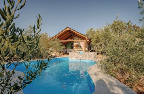 Punat Villa | House with pool and whirlpool. directly by the sea - TRAVELER Reiseburo Krk - ID 2137