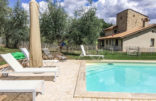 Amelia House | House with private/fenced pool 5km from Amelia. Quiet street and nice views