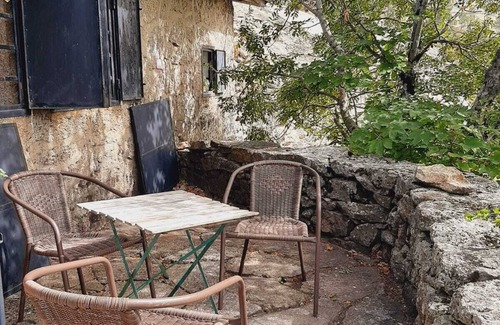 Covilha House | HOUSE WITH PRIVATE NATURAL POOLnPET FRIENDLYn7 KM COVILHÃ n3 KM PENHAS SAUDE