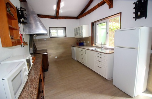 Vilar da Veiga Ski Chalet | House with private pool and tennis court in Gerês