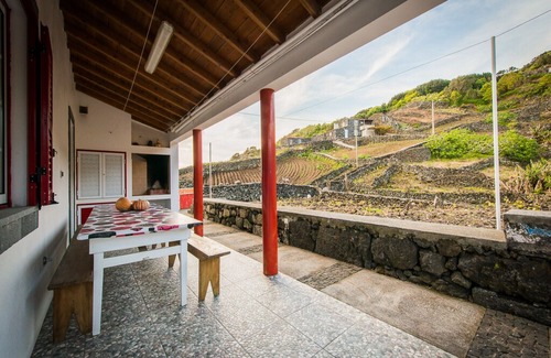 Calheta de Nesquim House | House with sea view, Pico Island, Azores, by iZiBookings