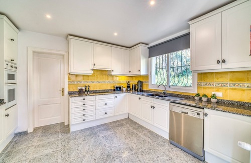 Alcanada Ski Chalet | House with sea views Casa Osborne in Alcudia