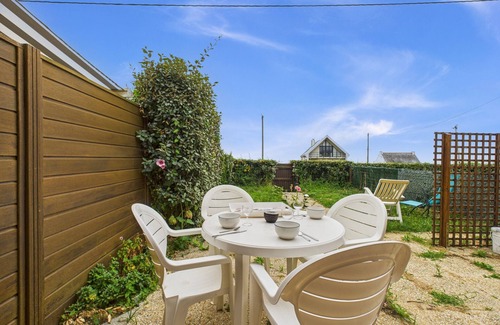 Batz-sur-Mer Ski Chalet | House with sea view, shared pool and garden