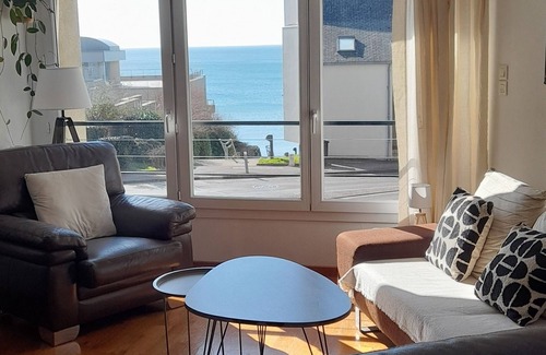 Granville House | House with sea view, 2 steps from Le Hérel beach and town center.